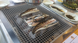 Ganghwasutbuljangeogui (강화숯불장어구이) 2