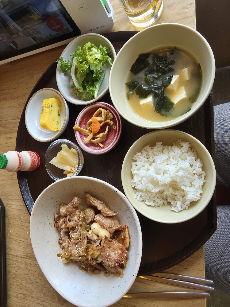 커뮤니테이블 사진 2