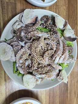동진계절음식점, 카페히어로즈 1