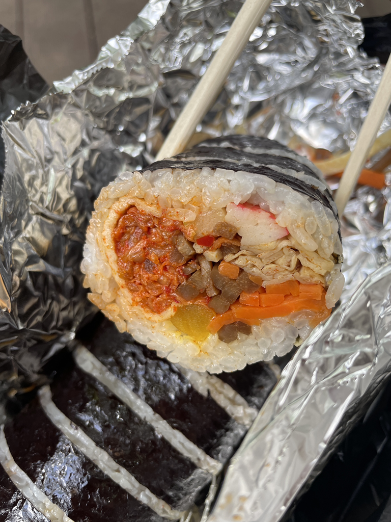 Hyeondaenongjanggimbap (현대농장김밥) 2