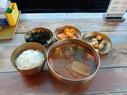 Yangjeonghwaneapsanoncheongol (양정화네앞산온천골) 3