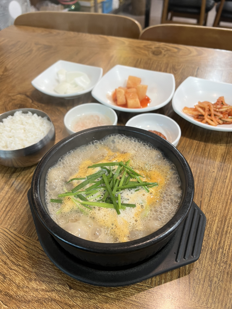 Sinuijuchapssalsundae (신의주찹쌀순대) 3
