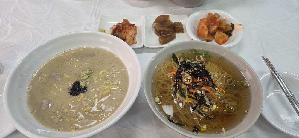 Sansuyuguksu (산수유국수) 1