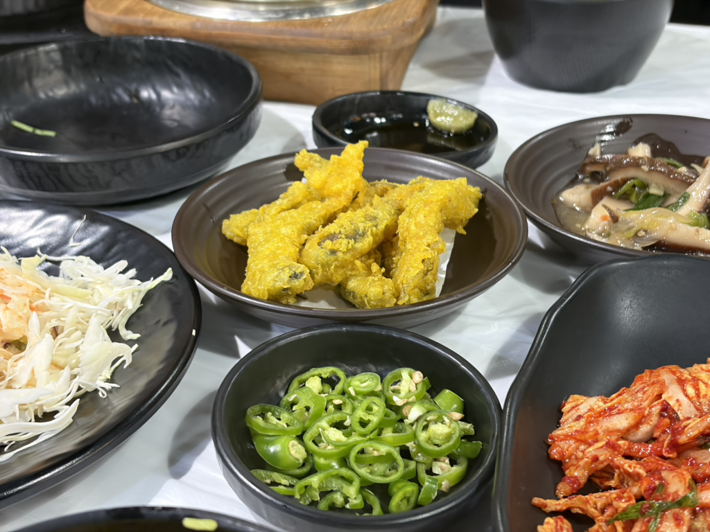 Baeknyeonchueotangmegimaeuntang (백년추어탕메기매운탕) 1
