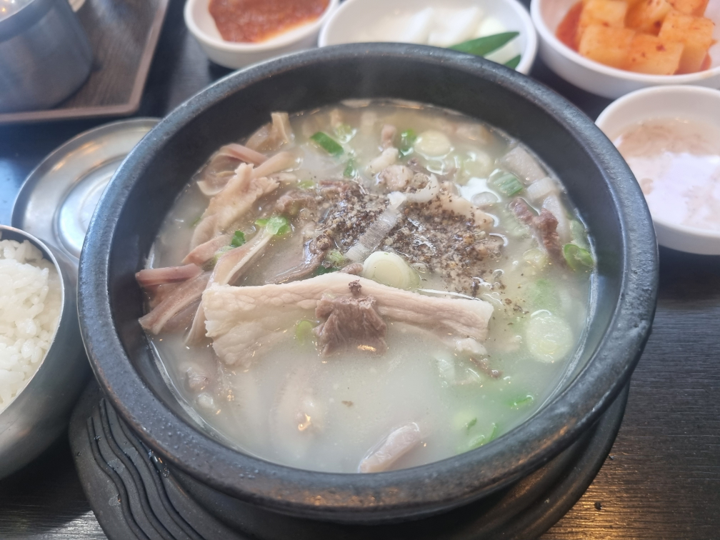 명동순대국 5