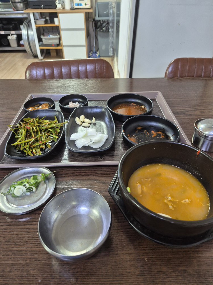 Jangsudwaejigukbap (장수돼지국밥) 1