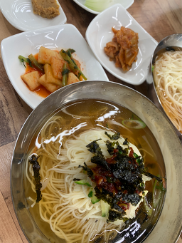 Hwagaejangteo (화개장터) 1