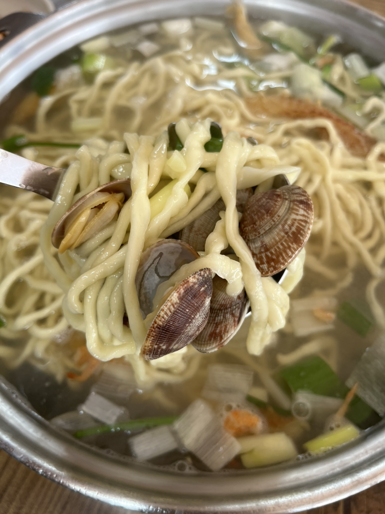 Bongchangihaemulkalguksu (봉창이해물칼국수) 1