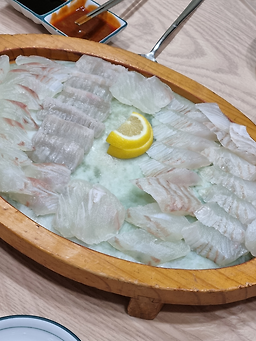 Apgujeonghoetjip (압구정횟집) 2