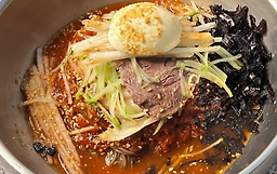 Uhyangsaenggogimemilmakguksu (우향생고기메밀막국수) 1