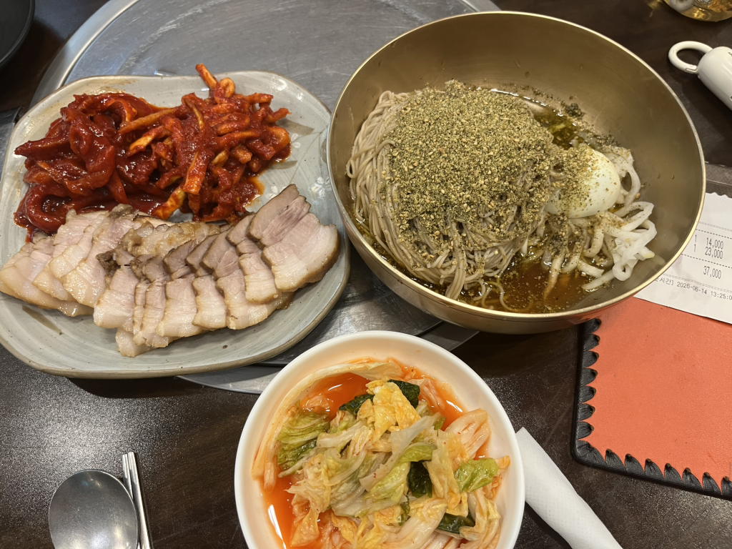 Seonbawi memiljangteo (선바위 메밀장터) 1