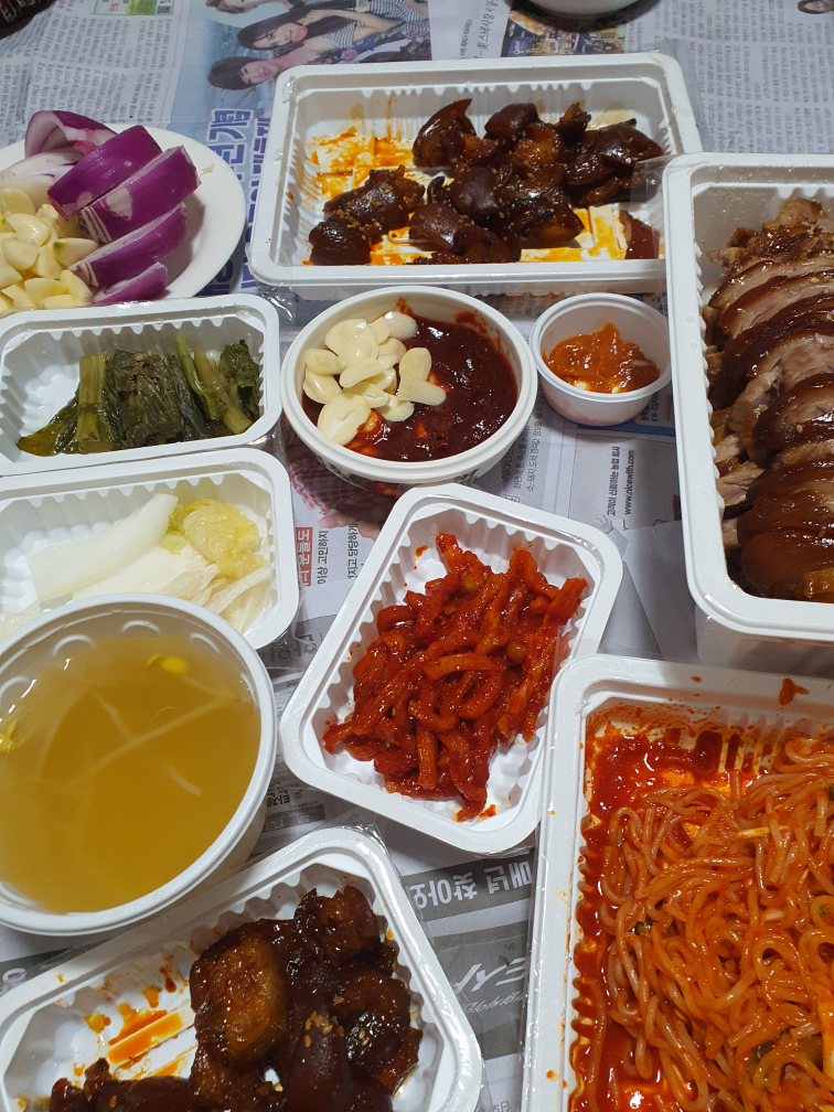 Jokbalyasijang naeposindosijeom (족발야시장 내포신도시점) 3