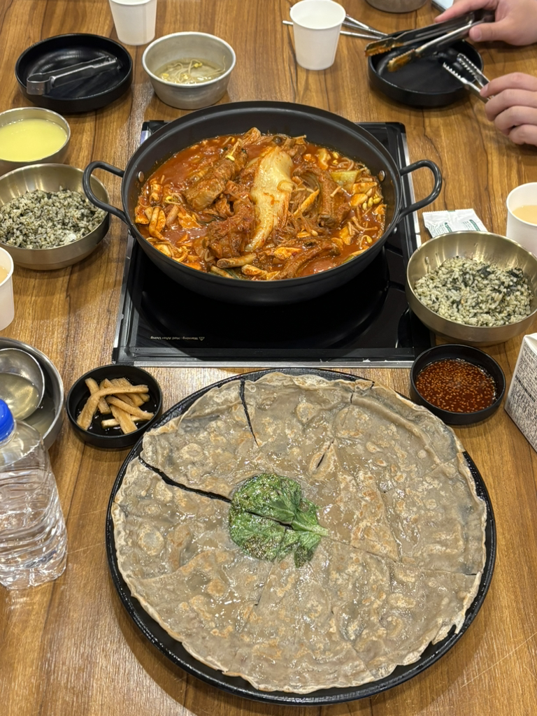 Apsankeungoljip bonjeom (앞산큰골집 본점) 2