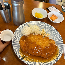 Haengundonkkaseujigi (행운돈까스지기) 2