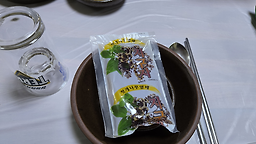 Jeongdaphaesintangsamgyetang (정답해신탕삼계탕) 1