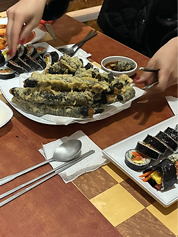 Eommasongimbap (엄마손김밥) 1