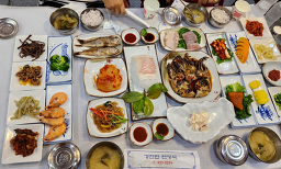 Gangjinmanhanjeongsik (강진만한정식) 2
