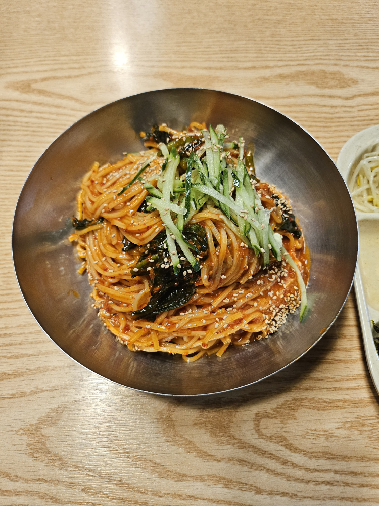 Ttukbangguksu jusikhoesa (뚝방국수 주식회사) 3