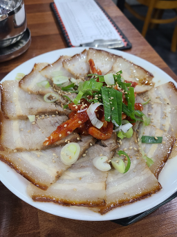 Busansundaedwaejigukbap (부산순대돼지국밥) 1