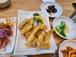 Yeongjudongsamdaebokguk (영주동삼대복국) 1