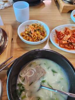 Yongindolsotseolreongtang (용인돌솥설렁탕) 3