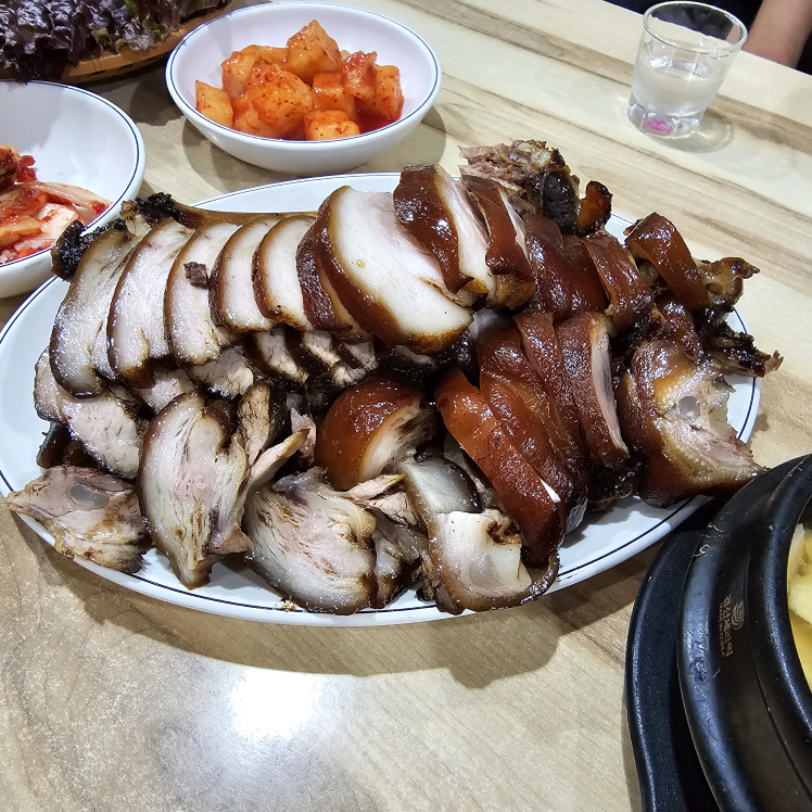 Hanbangjokbal (한방족발) 2