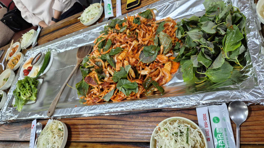 Nammuncheolpanorigui (남문철판오리구이) 1