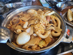 Dukki gimposaujeom (두끼 김포사우점) 1