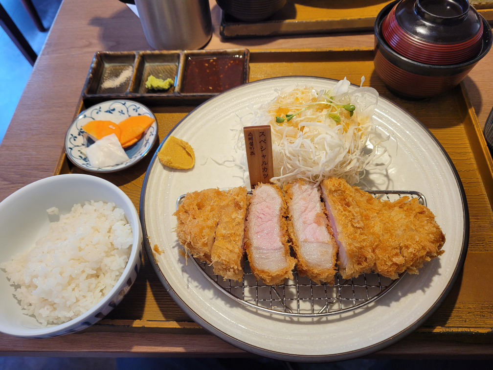 크레이지카츠 대표 사진