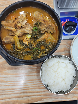 Gasangol gamjatang (가산골 감자탕) 3