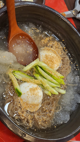 Jeontonghangaribossam (전통항아리보쌈) 3