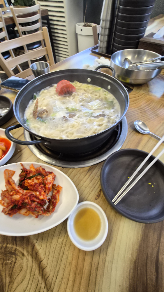 Pungnyeon kalguksu (풍년 칼국수) 1