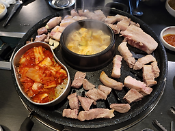 Eongteorisaenggogi (엉터리생고기) 1