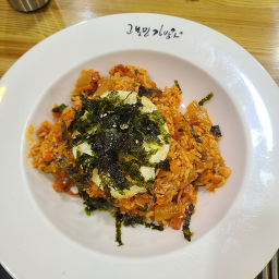 Gobongmingimbap (고봉민김밥) 2