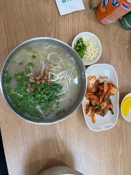 Myeonghuinekalguksu (명희네칼국수) 1