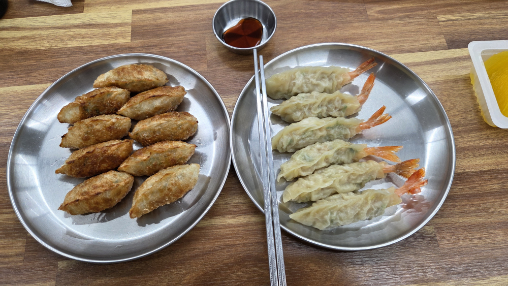 Idonggyusonmandubang (이동규손만두방) 1