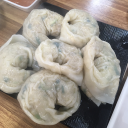 Chonggaknekalguksubossam (총각네칼국수보쌈) 3
