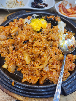 Gimbapcheonguk (김밥천국) 1