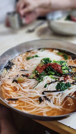 Wonjohalmaekalguksu (원조할매칼국수) 1