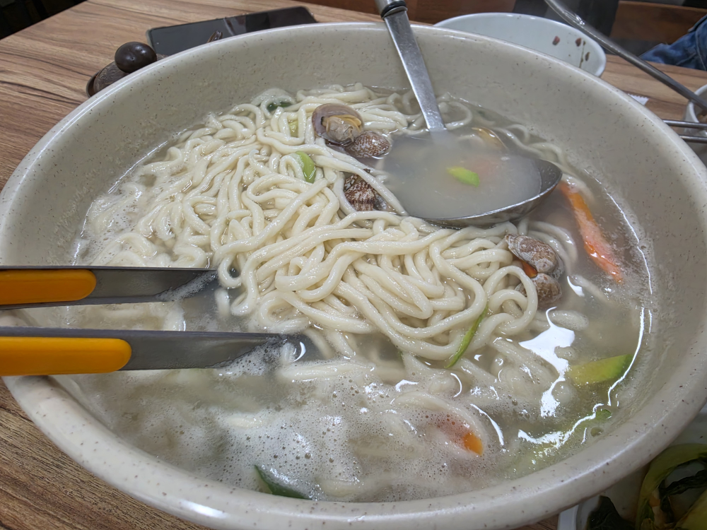 Jamaesonkalguksu (자매손칼국수) 1