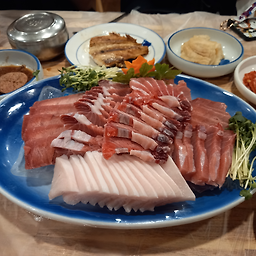 Wonchamgajamihoetjip (원참가자미횟집) 1