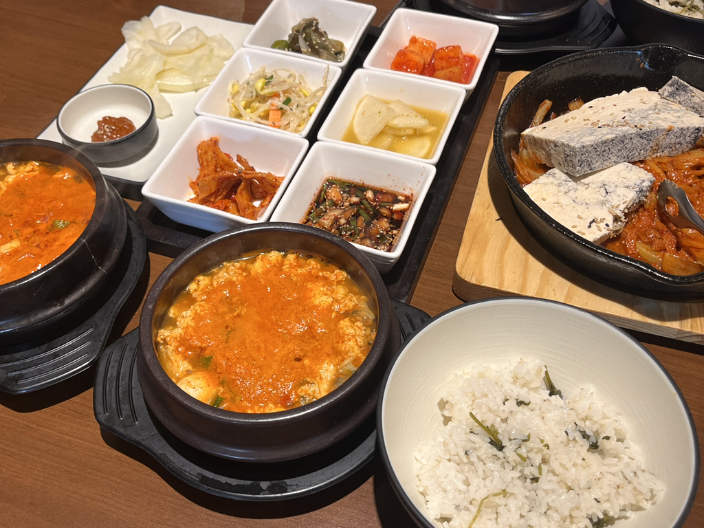Taksabal dubugongbang (탁사발 두부공방) 1