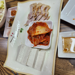 Jangsudubumaeul (장수두부마을) 1