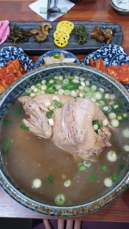 Jonggatjiphanbangsamgyetang (종갓집한방삼계탕) 2