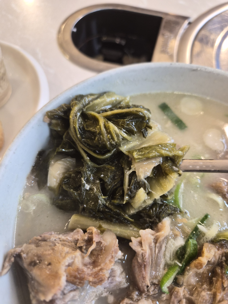 Samsamppyeoguk (삼삼뼈국) 3