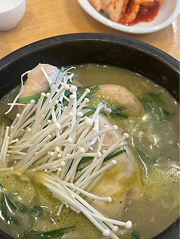 Jihohanbangsamgyetang (지호한방삼계탕) 2