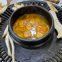 Heukdwaejigui (흑돼지구이) 2