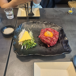 육회한날연어어때 사진 5