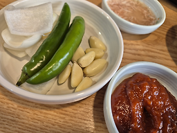 Mokchondwaejigukbap sicheongjeom (목촌돼지국밥 시청점) 1