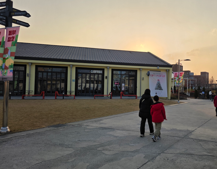 Dongbuchanggokapec (동부창고카페c) 2